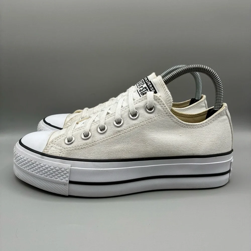 Converse Chuck Taylor All Star Lift Platform Women’s 7 White Sneakers 560251F